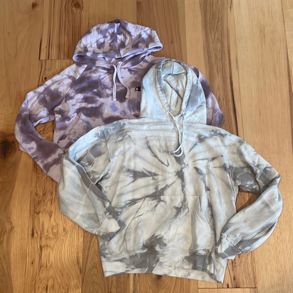 2 Tie Dye Sweatshirts